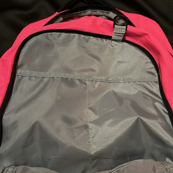 Pre owned and pre used Vibrant Pink Under Armour Storm Back Pack - Picture 3 of 8